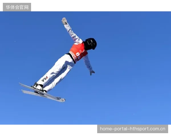 滑雪选手空中旋转惊艳全场：冬日奇迹的瞬间精彩瞬现