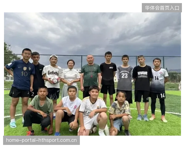 足球球迷穿婚纱为球队加油：爱的力量与激情的交织